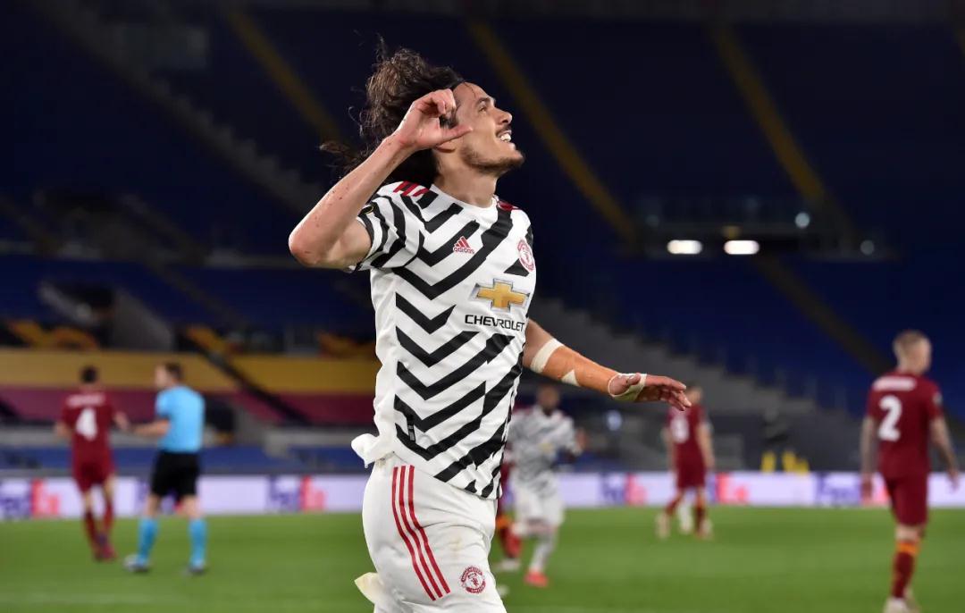 لاعب الأهلي السعودي البرازيلينجم متألق في سماء الدوري السعودي